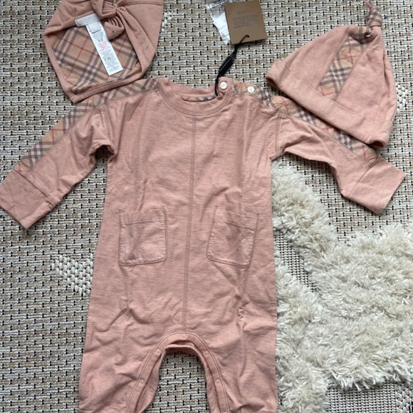 Burberry three piece set for baby 12M - Picture 3 of 3